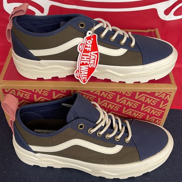 Vans Sentry Old Skool
(Waxed Canvas) Forest Night
VNOA5KR3B8A
WMNS sneakers - Picture 2 of 16